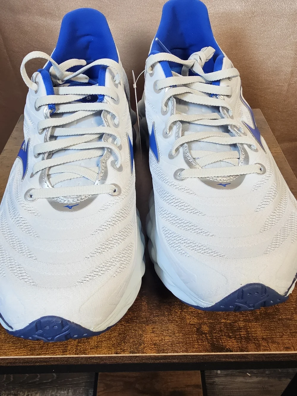 Mizuno Wave Sky 8 Men’s Running Shoes Size 9.5 White Blue New With Box